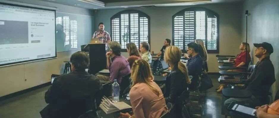 设计应届生 &ldquo;0&rdquo; offer自救指南：从软件操作到商业思维的三重突围